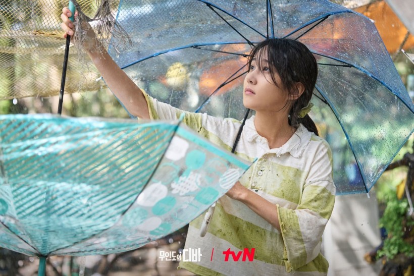 Park Eun Bin’s ‘Castaway Diva’ Debuts With Stable Ratings