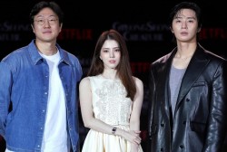 Director Jung Dong-yoon, Han So-hee and Park Seo-joon