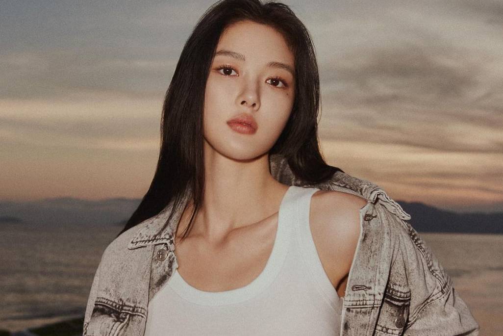 Kim Yoo Jung Looks Daring In Her Sultry Pictorial ‘youre So Hot Kdramastars 4070