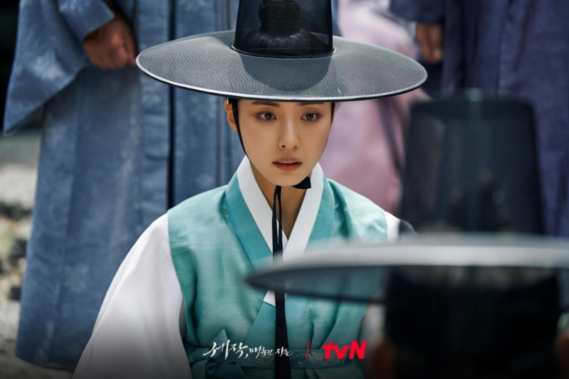 ‘Captivating the King’ Episode 1-2: Jo Jung Suk Fatefully Meets Shin Se Kyung