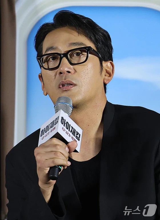 Ha Jung Woo at Hijacking Press Conference