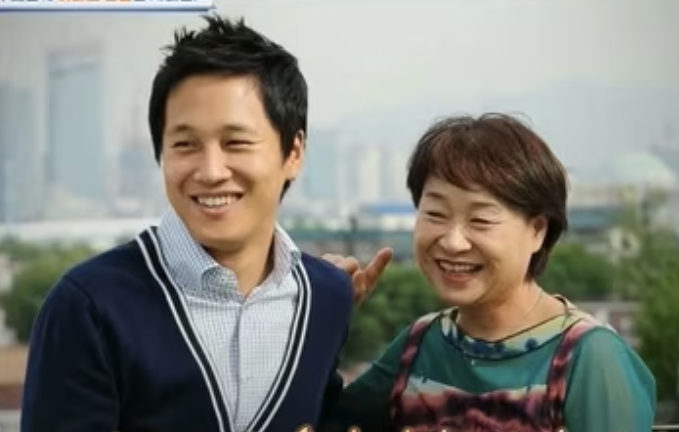 Cha Tae Hyun and mother