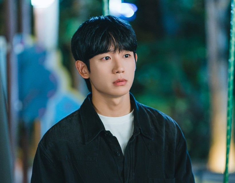 Jung Hae In featured in 'Love Next Door'