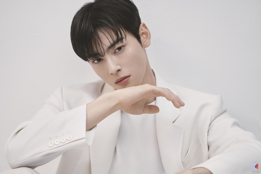 Cha Eun Woo Dazzles at Airport En Route to Paris Fashion Week 2025