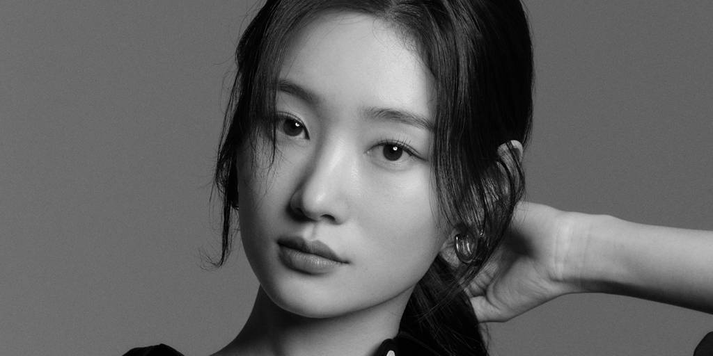 ‘Family by Choice’ Star Jung Chae Yeon Teases Series Premiere with Glamorous Photo