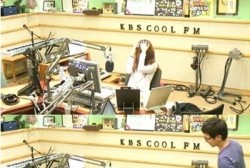 Yoo In Na embarrassed in the studio after her confession.