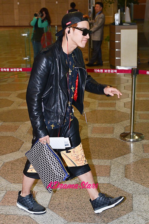 2PM's Jun.K and Junho at Gimpo Airport Heading to Japan - April 15 ...