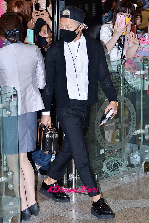 Big Bang Leaves for Tokyo from Gimpo Airport to Participate YG Family ...