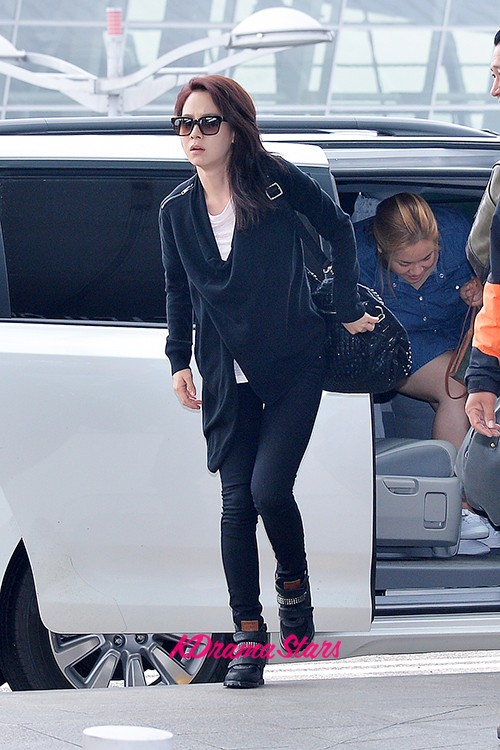 Song Ji Hyo at Incheon Airport, Heading to Singapore for ...