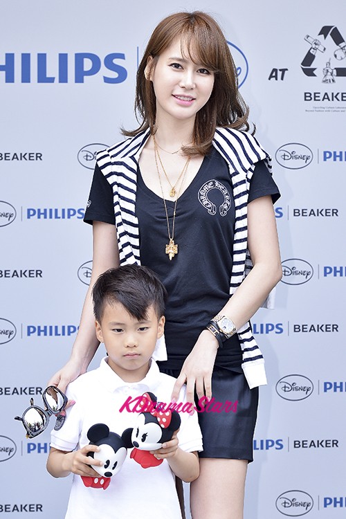 Soccer Player An Junghwan's Wife Lee Hyewon and her son An Rihwan Attend  'PHILIPS Disney Collection Pop Up Event' - May 23, 2014 [PHOTOS] |  KDramaStars
