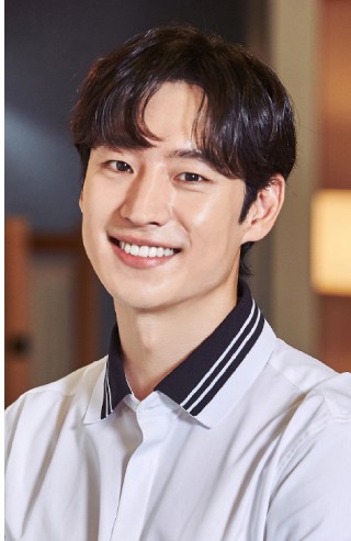 Lee Je Hoon Opens Up About His Love Of Cinema Talks About His Career Kdramastars